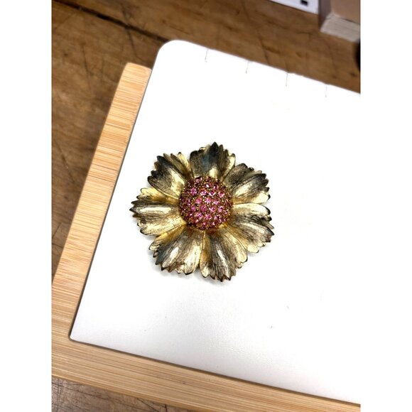 Vintage Gold-Toned Floral Brooch With Pink Rhinestones - Picture 9 of 9